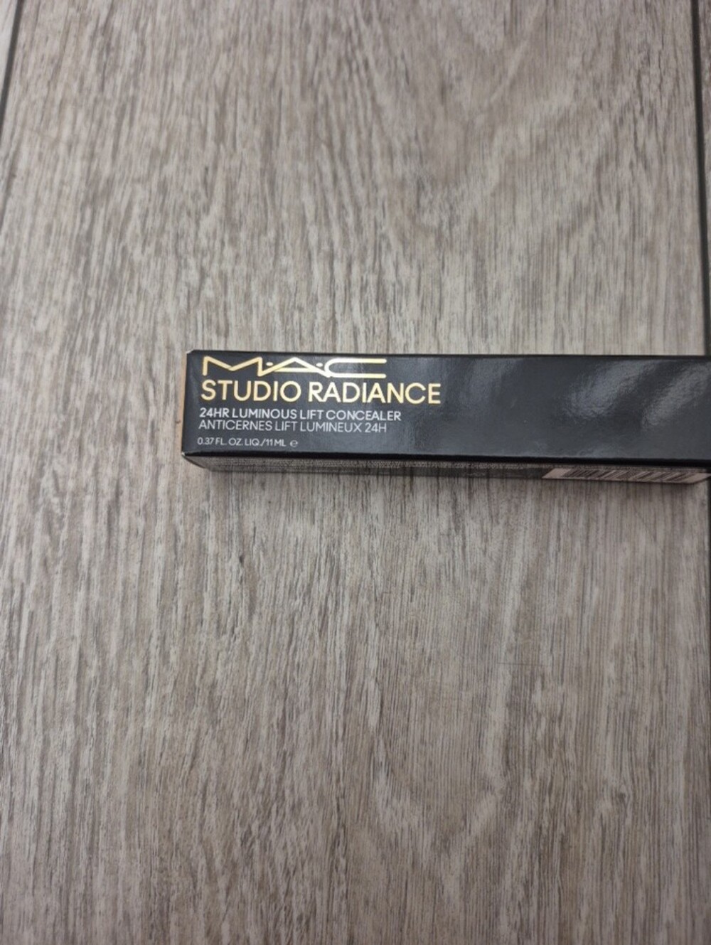 Brand New MAC Studio Radiance 24HR Luminous Lift Concealer. NC40